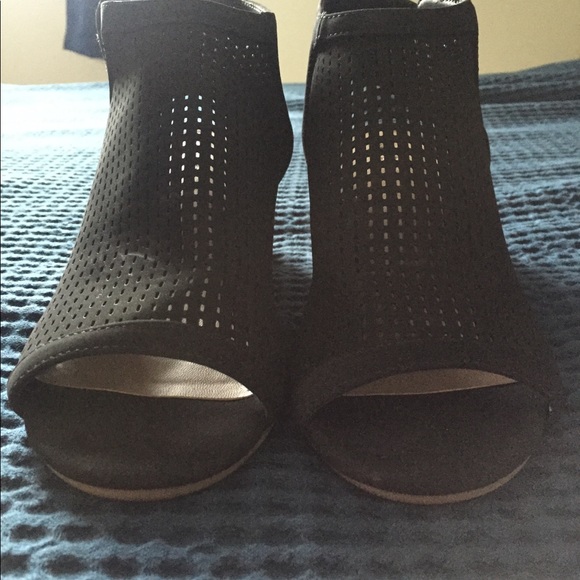 Black heels Call it Spring - Picture 3 of 5